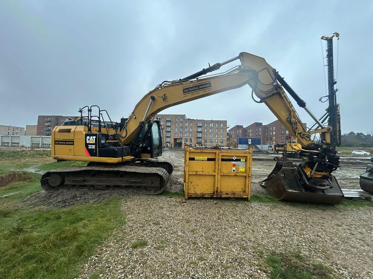 Caterpillar 323E